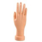 Mano de ensayo para decoración de uñas en salones